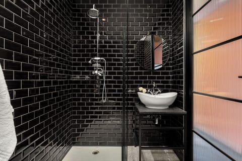 Classic Double or Twin Room, City View | Bathroom | Towels