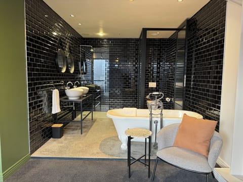 Luxury Double or Twin Room, Non Smoking | Bathroom | Towels