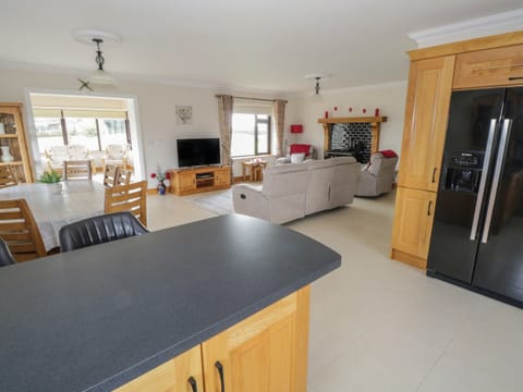 Dishwasher, cookware/dishes/utensils