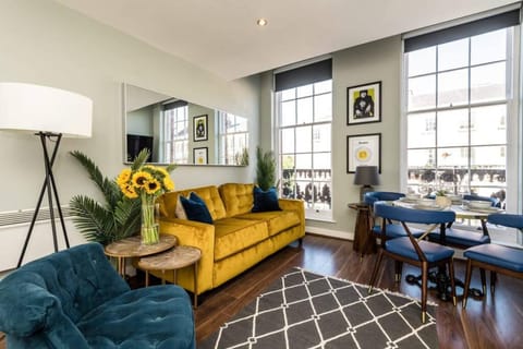 House | 2 bedrooms, desk, iron/ironing board