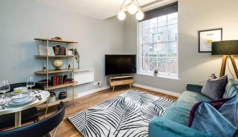 House | 1 bedroom, desk, iron/ironing board