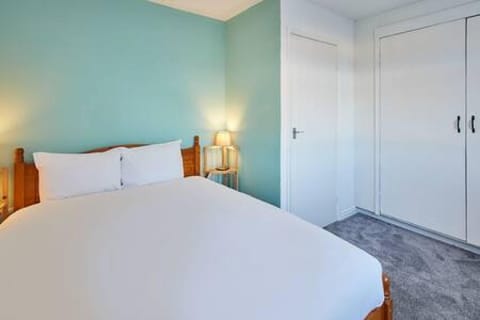 House | 3 bedrooms, iron/ironing board, high-speed internet