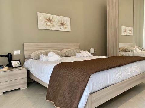 Family Quadruple Room, City View | Soundproofing, free WiFi