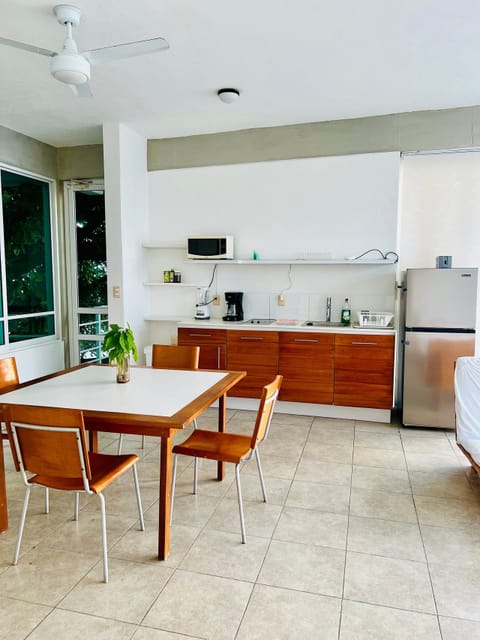 Basic Apartment | Dining