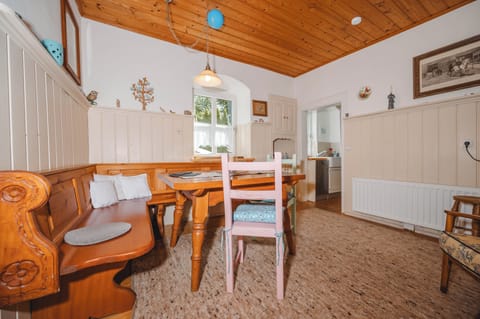 Basic House, 3 Bedrooms, Non Smoking, Kitchen | In-room dining