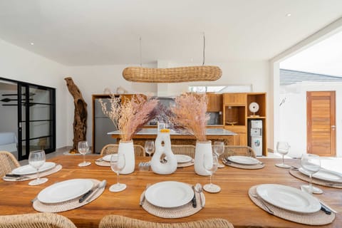 Basic Villa | Dining