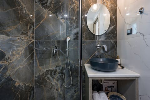 Standard Triple Room | Bathroom | Shower, rainfall showerhead, hair dryer, bathrobes