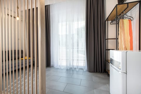 Junior Room | Desk, laptop workspace, free WiFi