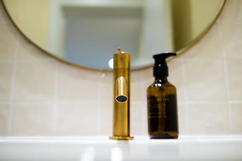 Superior Room | Bathroom | Shower, towels