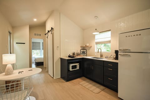 Deluxe Cabin, River View | Private kitchen | Coffee/tea maker, paper towels