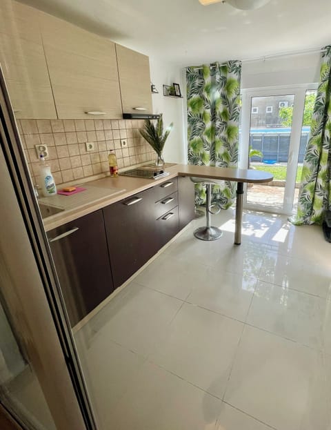 Panoramic Suite | Private kitchen | Fridge, stovetop, electric kettle, griddle