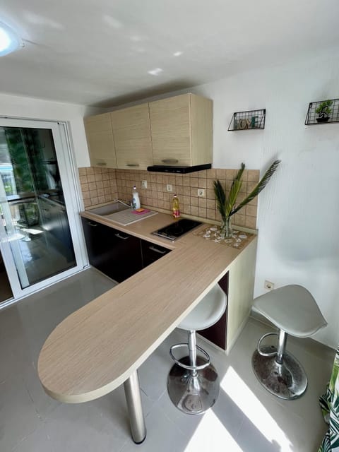 Panoramic Suite | Private kitchen | Fridge, stovetop, electric kettle, griddle