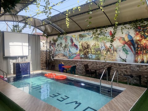 4 outdoor pools