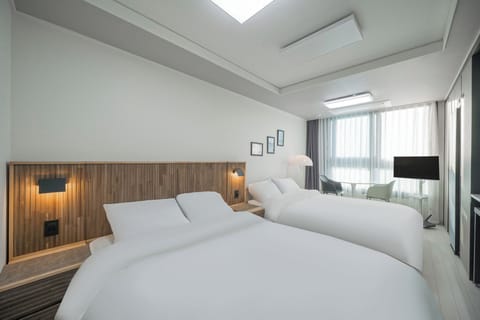 Lily Suite | Premium bedding, pillowtop beds, desk, laptop workspace