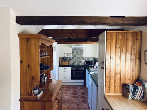 Cottage | Private kitchen | Fridge, dishwasher, electric kettle, toaster