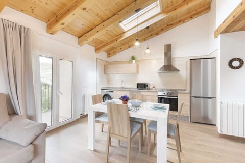 Honeymoon Apartment, Mountain View | Private kitchen | Full-size fridge, microwave, oven, stovetop