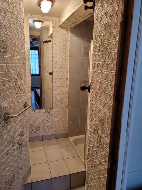 Classic Double or Twin Room, Private Bathroom, Garden View (La Porte-Plume) | Bathroom | Shower, towels