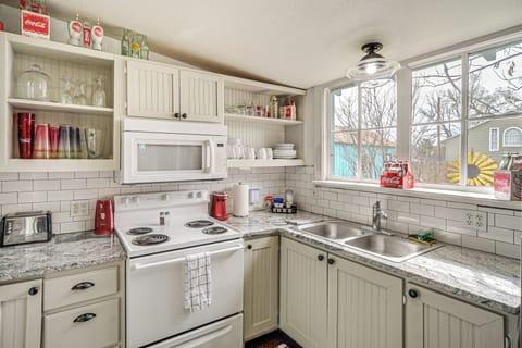 House (2 Bedrooms) | Interior