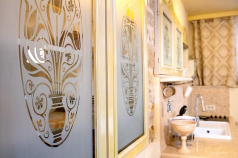 Studio | Private kitchen | Fridge, microwave, stovetop, dishwasher