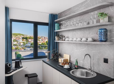 PREMIUM SUITE | Private kitchen | Highchair