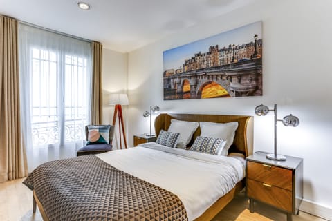 Premium Apartment | 4 bedrooms, desk, iron/ironing board, cribs/infant beds