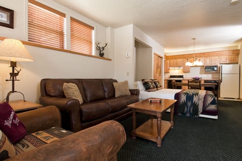 Superior Studio, Multiple Beds, Hot Tub, Mountainside | Living area | 32-inch LCD TV with digital channels, Netflix, Hulu