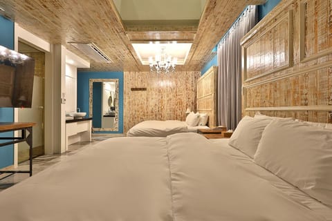 Pool Villa Rooftop Family Royal Suite | Individually decorated, free WiFi, bed sheets