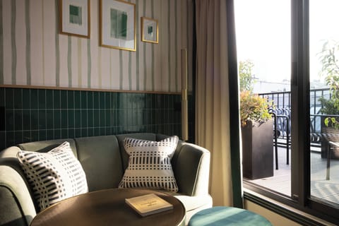 Prestige Room with Terrace and Spa access | Living area