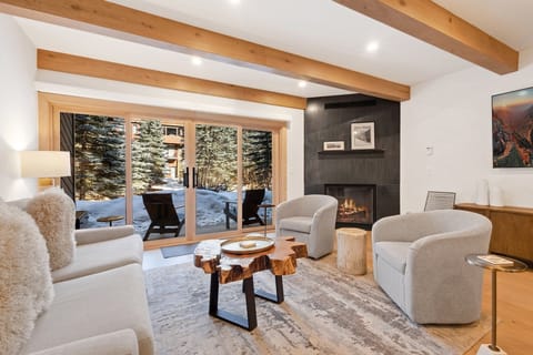 Condo, 2 Bedrooms | Living area