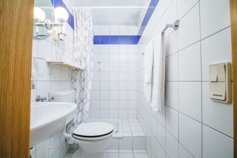 Classic Double Room | Bathroom | Hair dryer