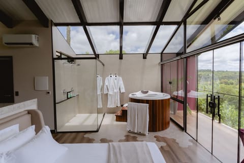 Premium bedding, minibar, laptop workspace, WiFi (free)