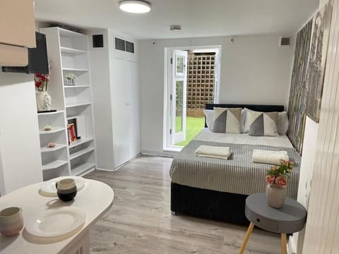 Apartment, Ensuite (N3) | Individually decorated, individually furnished, free WiFi