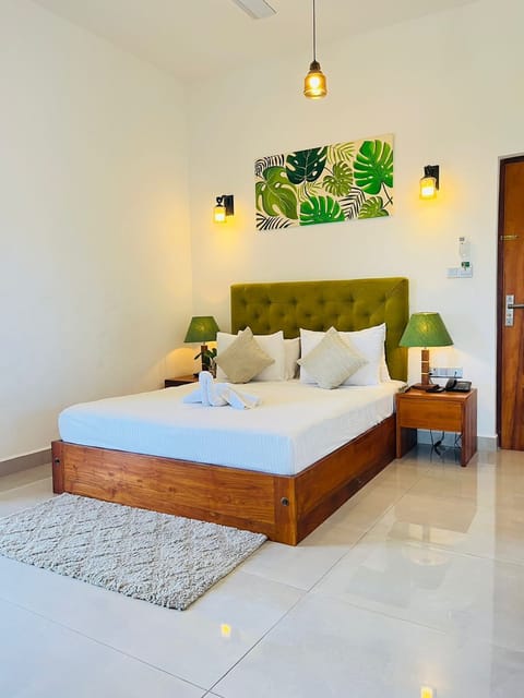 Deluxe Double Room | Desk, blackout drapes, soundproofing, iron/ironing board
