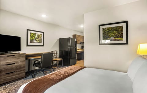 Pillowtop beds, desk, laptop workspace, blackout drapes