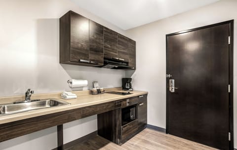 Full-size fridge, microwave, stovetop, coffee/tea maker