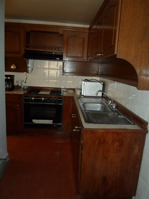 Family Suite, Multiple Beds, Kitchen | Private kitchen | Shared fridge, microwave