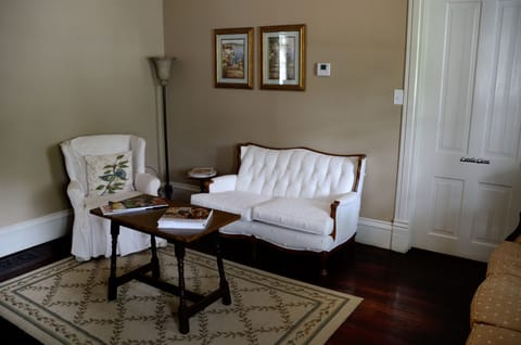 32-inch flat-screen TV with cable channels, TV, DVD player