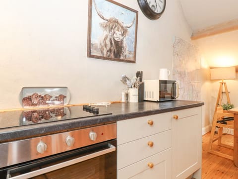 Dishwasher, cookware/dishes/utensils