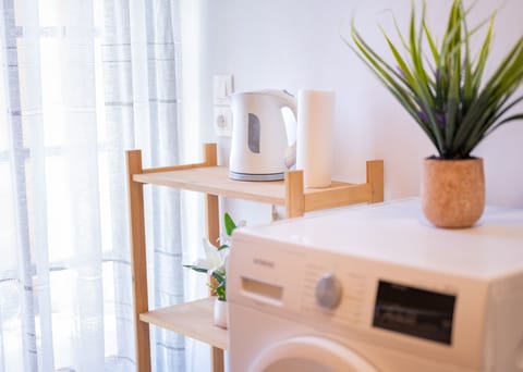 Basic Apartment, Balcony | Private kitchen | Fridge, oven, stovetop, coffee/tea maker