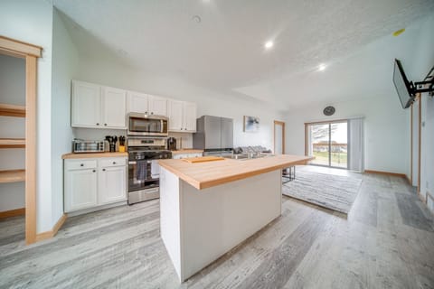 Apartment (2 Bedrooms) | Front of property