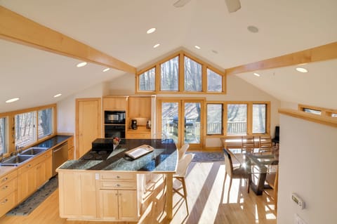 House (5 Bedrooms) | Interior