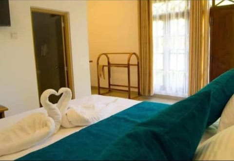 Comfort Room, Mountain View | 3 bedrooms, iron/ironing board