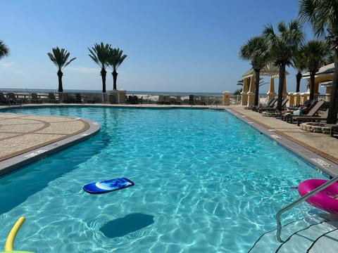 Indoor pool, 2 outdoor pools