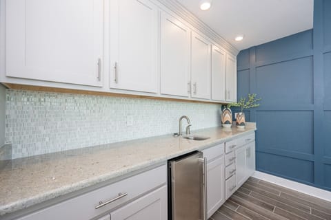 Condo, 2 Bedrooms | Private kitchen | Fridge, oven, coffee/tea maker