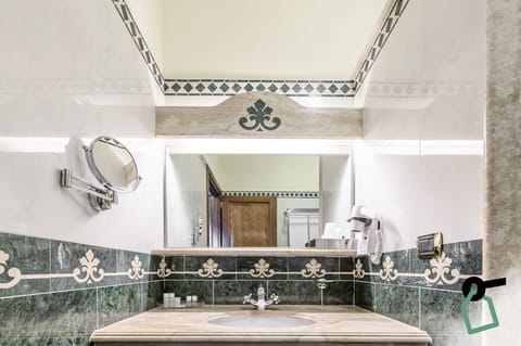 Comfort Double Room, Balcony, Sea View | Bathroom | Bathtub, free toiletries, hair dryer, bidet