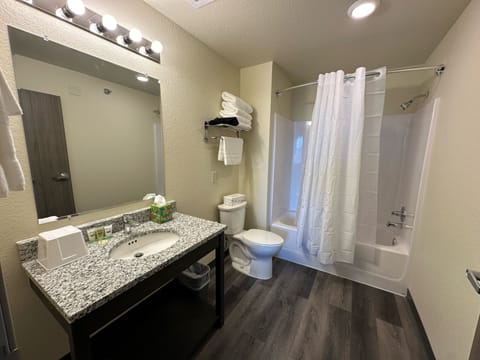 Combined shower/tub, rainfall showerhead, towels, soap