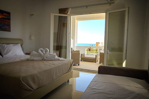 Panoramic Studio | Soundproofing, travel crib, free rollaway beds, free WiFi