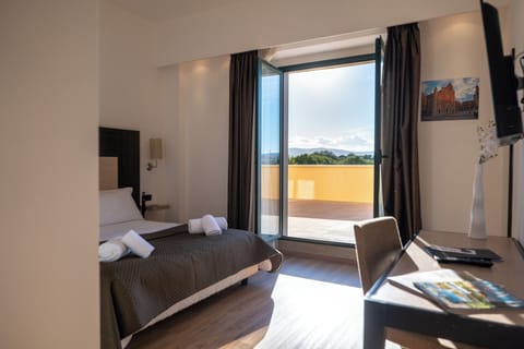 Comfort Double Room, 1 Queen Bed, Terrace | In-room safe, blackout drapes, soundproofing, free WiFi