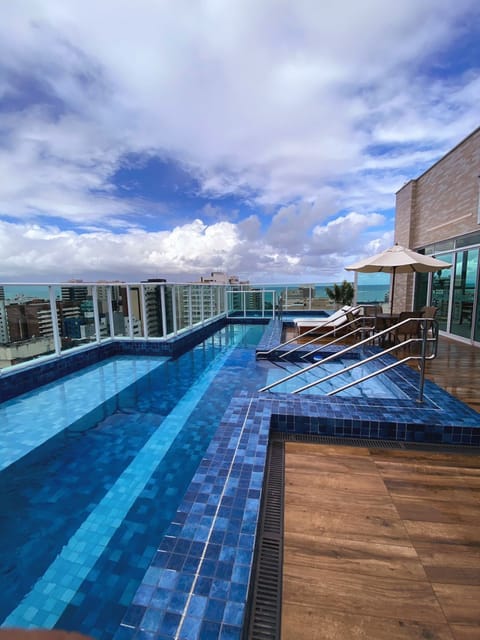 8 outdoor pools