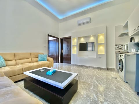 Luxury Apartment, 1 King Bed, Non Smoking, Mountain View - 15 - Apartment No. 6 | Living area | 45-inch Smart TV with cable channels